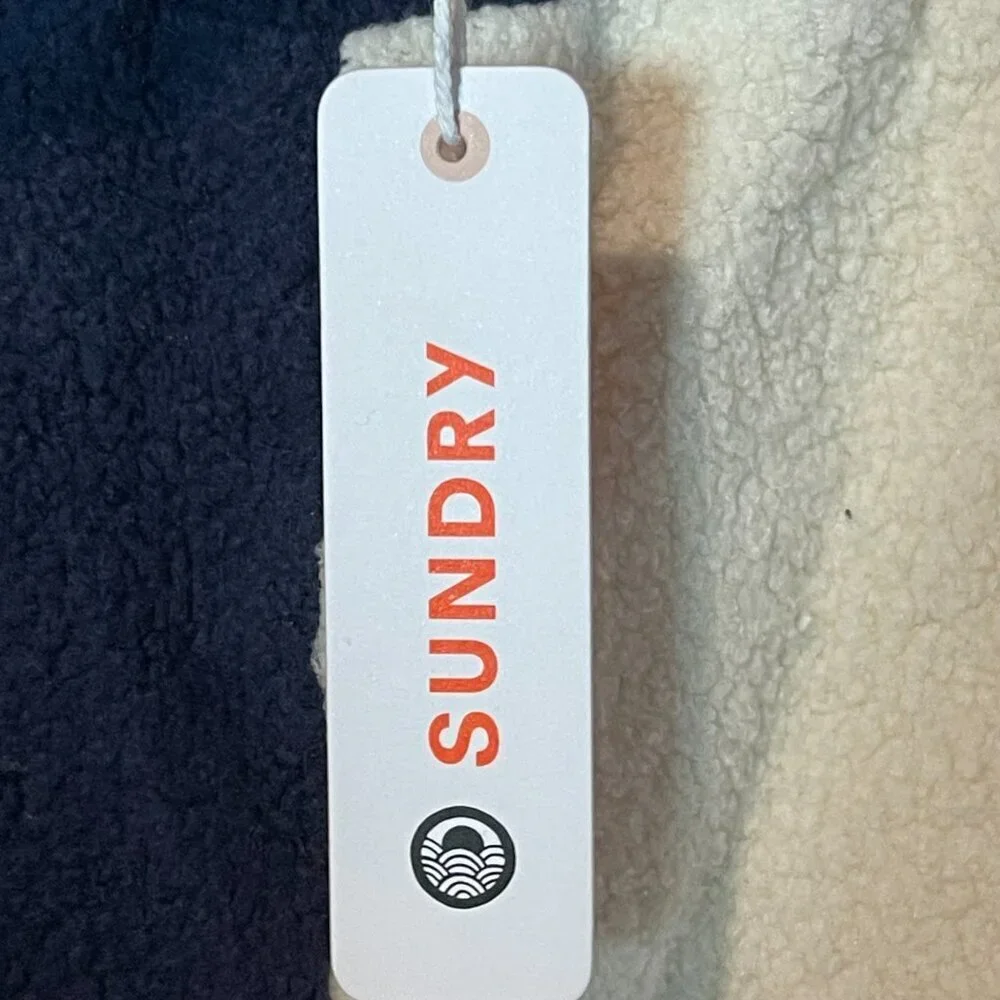 Sundry Navy and Cream Color block Shorts. Size Small - NWT